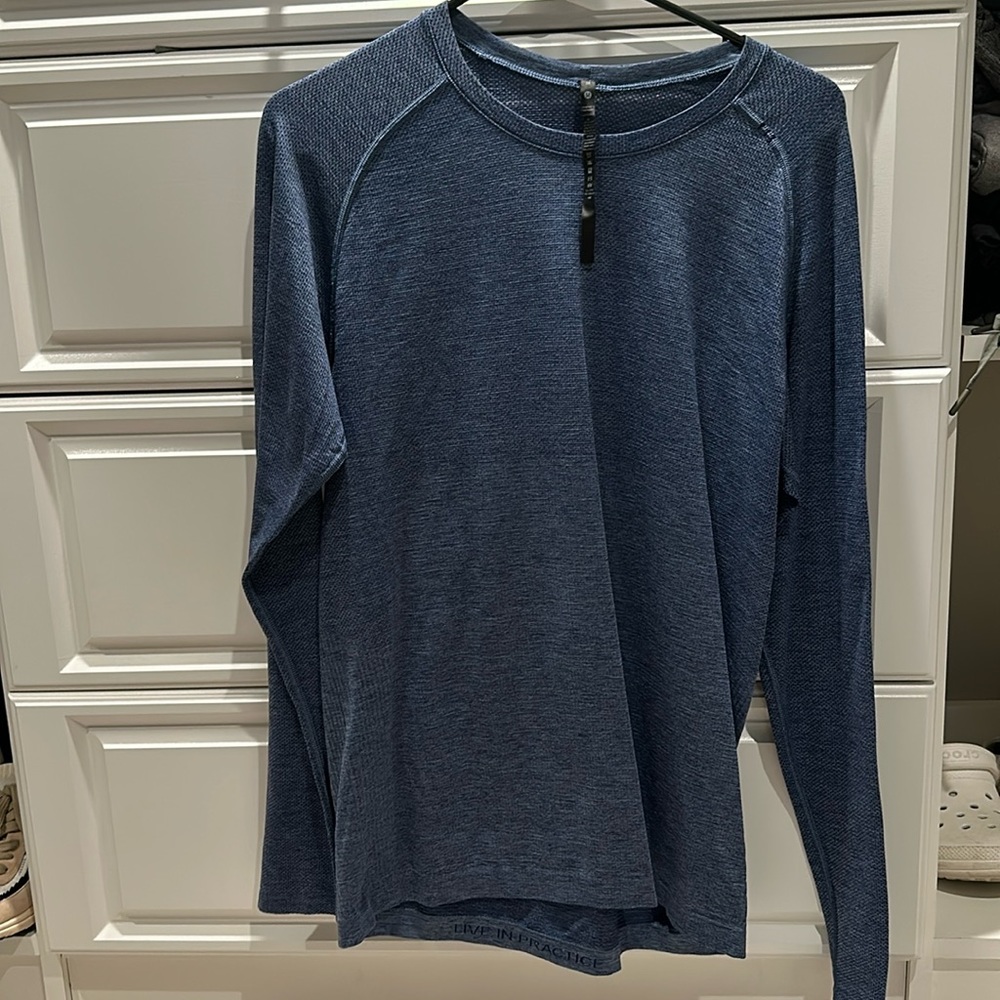 Lululemon licensed to train long sleeve shirt size medium blue